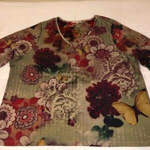 Chic Floral V-Neck Blouse